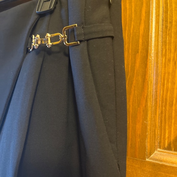 NWT Gorgeous Exquise Black Pants with Gold Buckle Detail From Anthropologie. Lg. - Picture 7 of 16